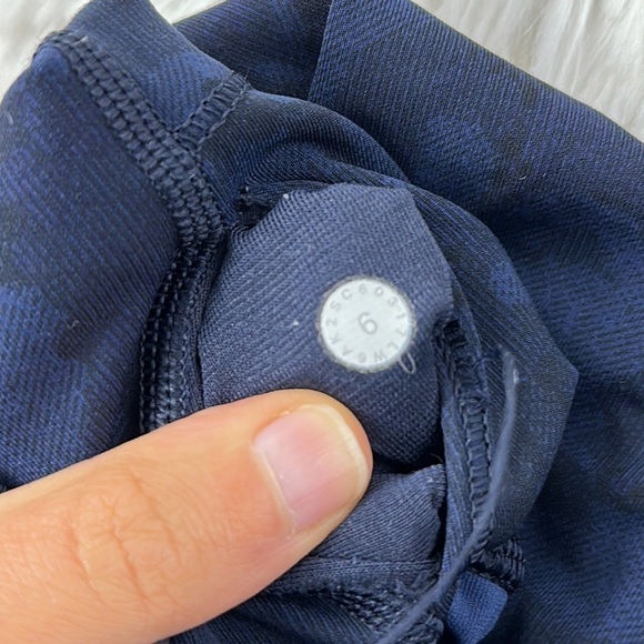 Lululemon Wunder Under Crop (Hi-Rise) (Full-On Luxtreme 21") Camouflaged Midnigh - Picture 4 of 6